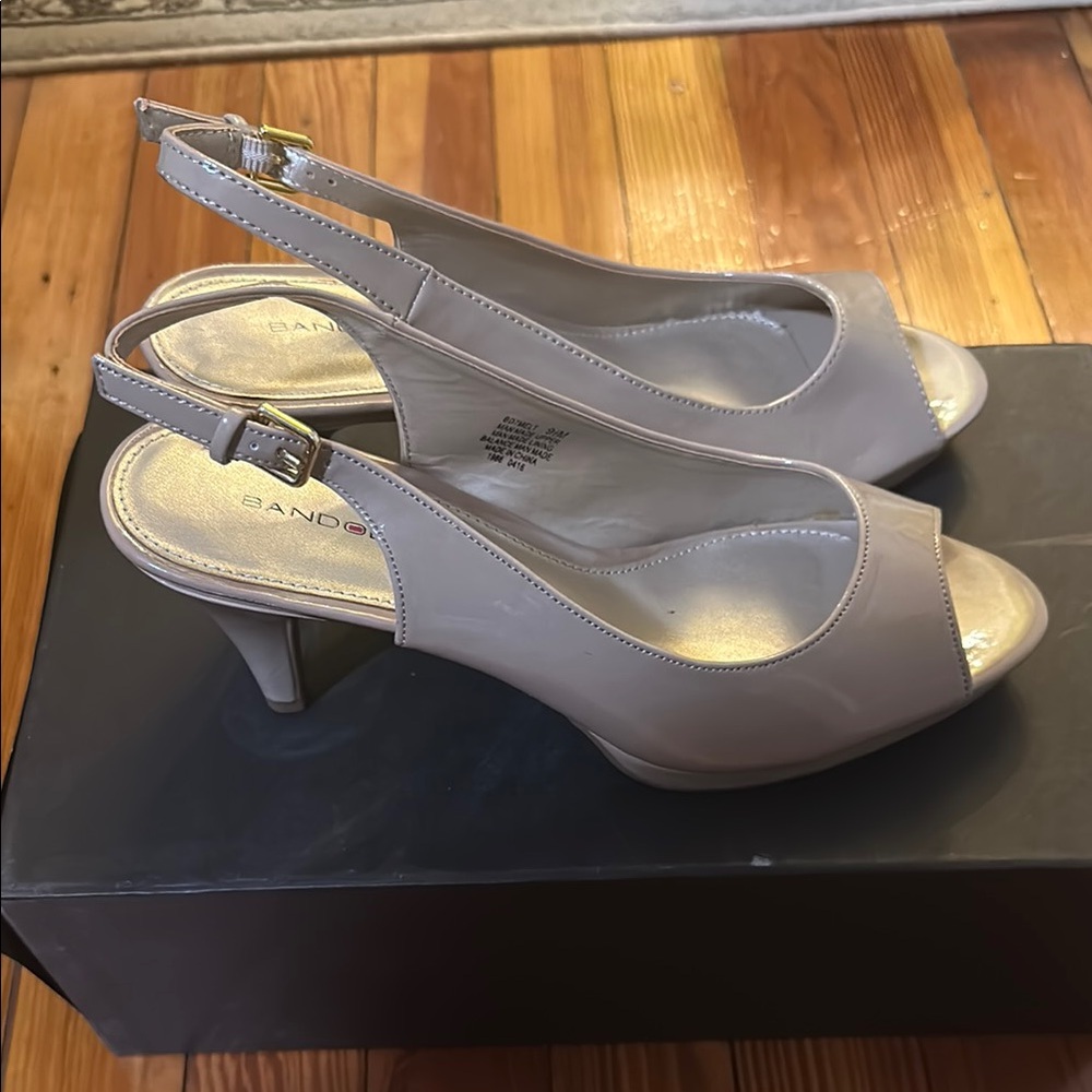 Bandolino Tan Slingback Heels Peep Toe - Picture 4 of 9